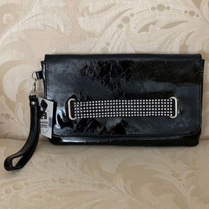 Women’s convertible clutch